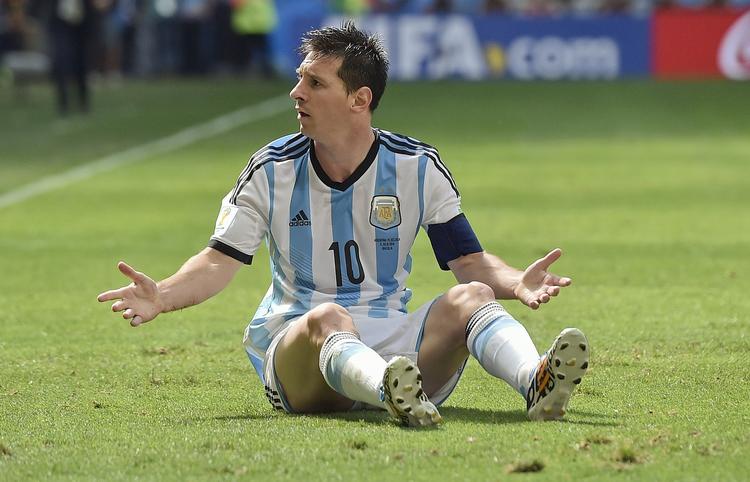 Anklaget. 27-årige Lionel Messi er anklaget for i samarbejde med sin far, Jorge Horacio Messi, at have begået skattesvindel for 4,1 millioner euro, cirka 30 millioner kroner, fra 2007 til 2009. 