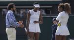 FÆRDIG. Efter tre partier måtte Serena Williams i Wimbledon opgive at spille videre i en doublekamp sammen med søster Venus. 