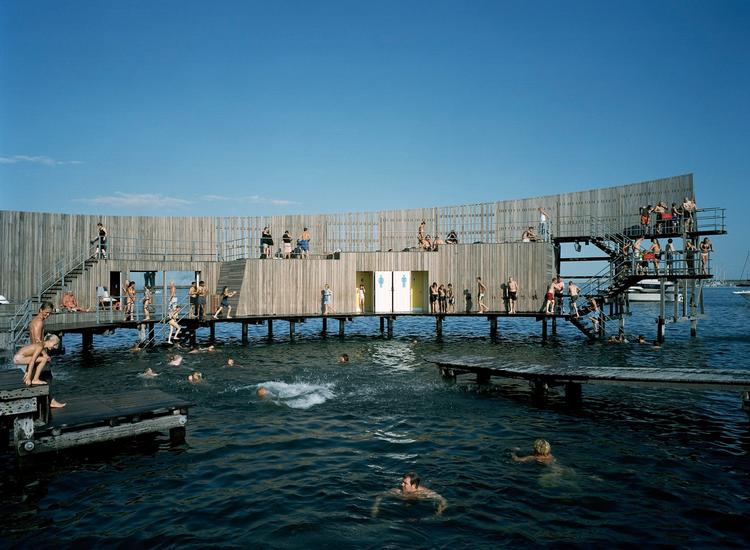 Havnedukkert. Tag bl.a. til Kastrup Søbad for at blive kølet af. 