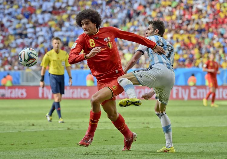 udsalg. Marouane Fellaini (midt) havde en elendig sidste sæson sammen med Manchester United. Nu vil klubben af med belgieren. 