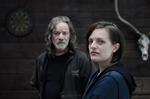 Brillant. Elisabeth Moss er brillant i hovedrollen som kriminalassistenten Robin Griffin. Her sammen med Peter Mullan, som spiller gangsteren Matt Mitcham. 