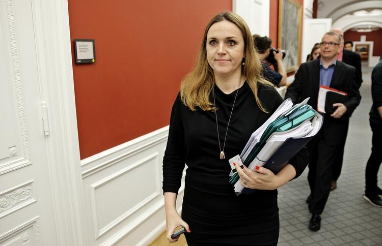 Digitalt. Retsudvalget har bedt Karen Hækkerup om at kigge nærmere på trusler på de sociale medier. Det er ministeren helt med på. 