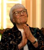 Ikon. Harper Lee er en pudsig skikkelse i litteraturen. Hun har kun udgivet en roman, og har fået nærmest mytisk status, fordi hun lever socialt tilbagetrukket. 