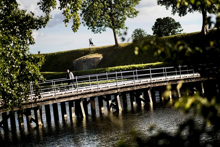 Kastellet. Det gamle fæstningsværk er en af Københavns grønne oaser, hvor der er lidt færre mennesker. 