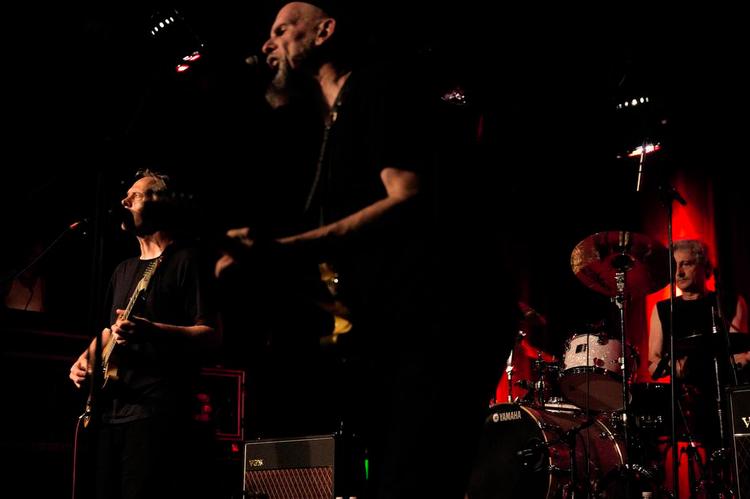 Luksusjam. Det tog sin tid, før Television lød som et sammenspillet band i Pumpehuset. Men så kom eksemplerne på Verlaines geniale og berømte guitarspil i fantastiske forløb. 