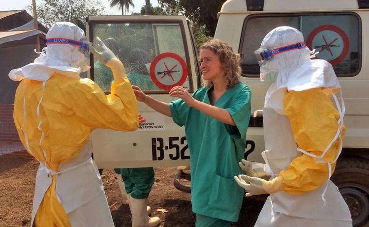 Ebola. Det amerikanske fredskorps trækker samtlige sine 340 frivillige hjem fra de tre vestafrikanske lande, der er ramt af den dødelige sygdom ebola 