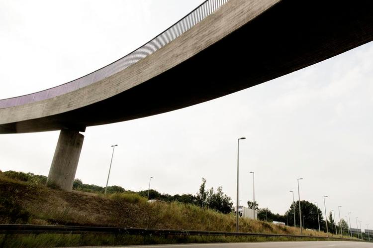 rytme. Broer - og dem er der mange af i Danmark - anslår køreturens rytme i landskabet. 