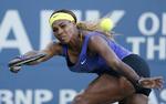 comeback. Serena Williams forlod en doublekamp i Wimbledon med en virus, der gjorde, at amerikaneren slingrede rundt på banen. 