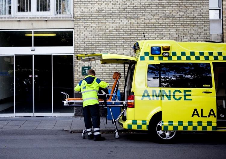 akut. Flere danskere får brug for ambulance og anden assistance fra alarmcentralen, når vejret er godt. 