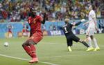 solgt. Romelu Lukaku (tv) scorer for Belgien i VM-opgøret mod USA. 