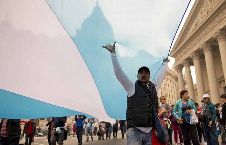 PROTEST. Argentinas regering blev i foråret mødt med demonstrationer som her i Buenos Aires, nu kan regeringen komme i modvind igen. 