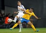 afrunding. Olof Mellberg i kamp for FCK mod Juventus' Carlos  Tevez i Champions League. 