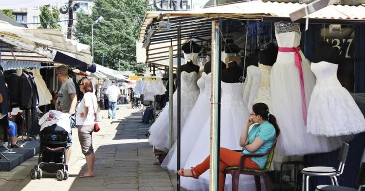 alsidig. Rócyzki markedet tilbyder lidt af hvert. Ikke alt passer til at blive pakket ned i rejsekufferten. 