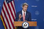 Våbenhvile. John Kerry er på besøg i New Delhi, Indien, og kunne tidligere på dagen annoncere en våbenhvile mellem Hamas og Israel. Få timer senere blev den brudt. 