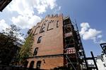 HUSUMGADE. På Nørrebro ligger Havremarkens skole. En gammel bygning, der lige nu sminkes færdig, så der pr. første oktober kan flytte studerende ind - hvis de altså kan betale. 
