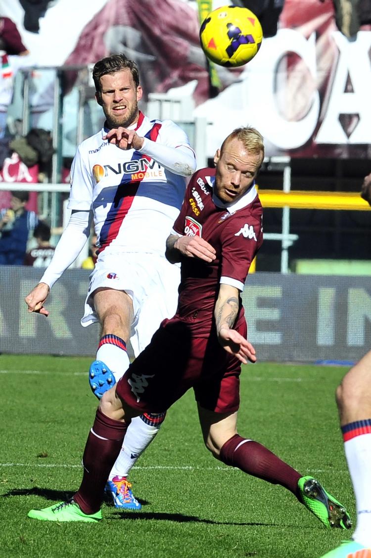 comeback. Mikael Antonsson (tv) i svensker-kamp mod Torinos Alexander Farnerud, før Bologna-spilleren skiftede tilbage til FCK. 