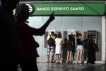 frygt. De portugisiske myndigheder var bange for, at Banco Espirito Santos kunder ville tømme banken for kontanter og dermed skabe usikkerhed om hele landets banksektor. 