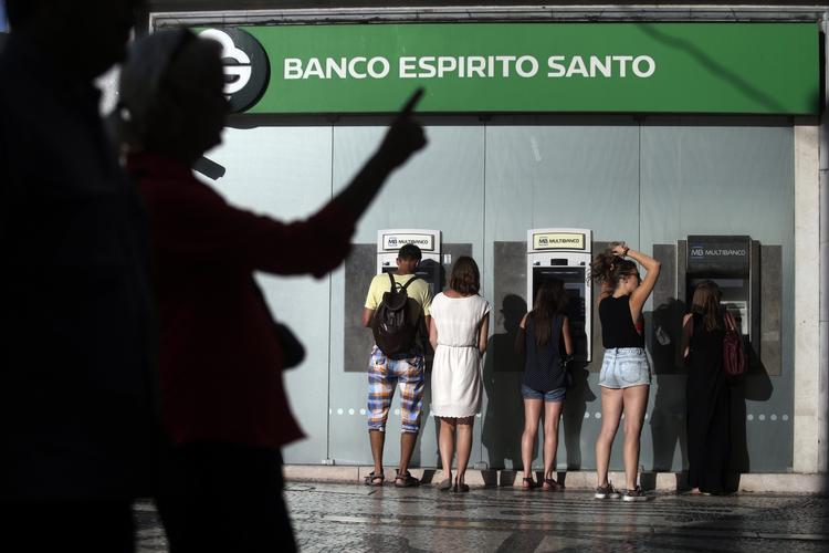 frygt. De portugisiske myndigheder var bange for, at Banco Espirito Santos kunder ville tømme banken for kontanter og dermed skabe usikkerhed om hele landets banksektor. 