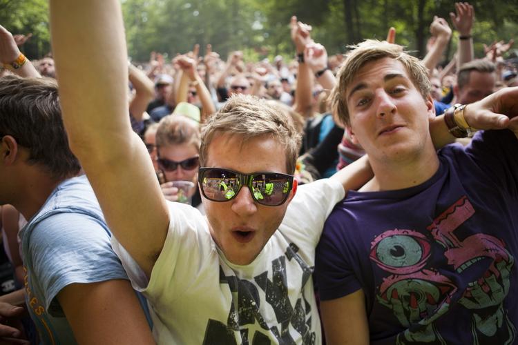 Kursskifte. Det bliver kun betalende gæster, der i år kan komme i nærheden af Smukfest - det gælder både musikscener, barer og handelsområder. (arkivfoto) 