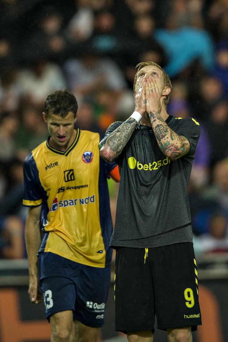 Giftemål. Brøndby-angriberen Simon Makienok skal giftes og bliver derfor med garanti ikke en del af landsholdet i den første EM-kvalifikationskamp mod Armenien den 7. september. 