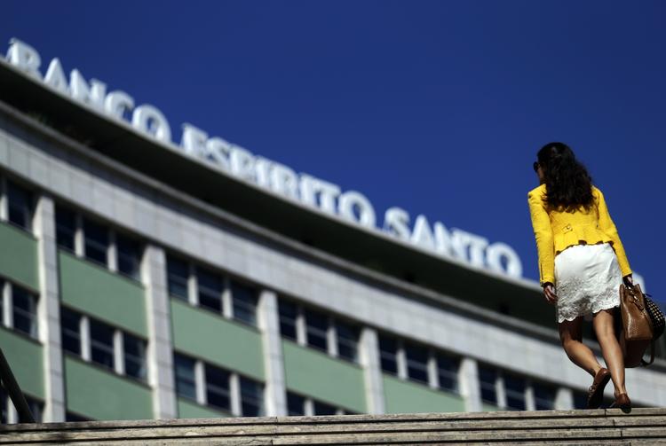 av! Det er krisen i den portugisiske bank Banco Espirito Santo, som har givet den franske storbank Credit Agricole et stort smæk i indtjeningen. 
