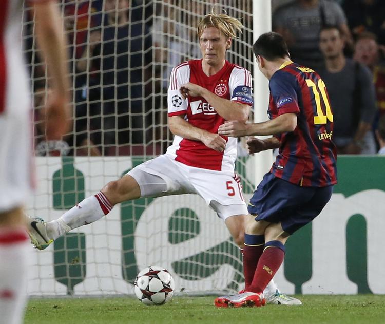 DENGANG. For mindre end et par siden spillede Christian Poulsen Champions League mod Lionel Messi. Nu må den tidligere danske landsholdsanfører selvtræne. 