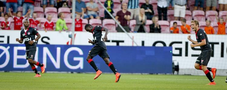 LOVENDE. Et hovedstød og et frispark gjorde Pione Sisto til dobbelt målscorer, da FC Midtjylland blev nyt tophold i Superligaen med en 3-1-sejr over Randers FC. 