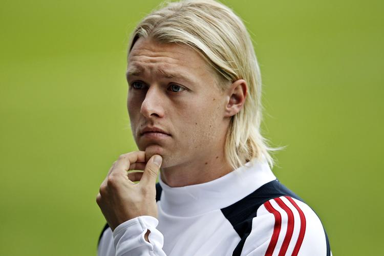 VIDERE. 25-årige Simon Kjær har prøvet meget i fodboldkarrieren og blandt andet deltaget ved VM og EM med det danske landshold. Men en ting har manglet; gruppespillet i Champions League. 