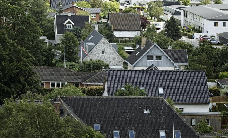 eftertragtet. Hvidovre - her set fra oven - er en af de fem kommuner, hvor huspriserne er de højeste i fire år. 