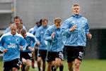 fck-træning. Andreas Cornelius er fysisk på toppen, og benmusklerne ser godt ud, som billedet fra træningsbanen viser. 