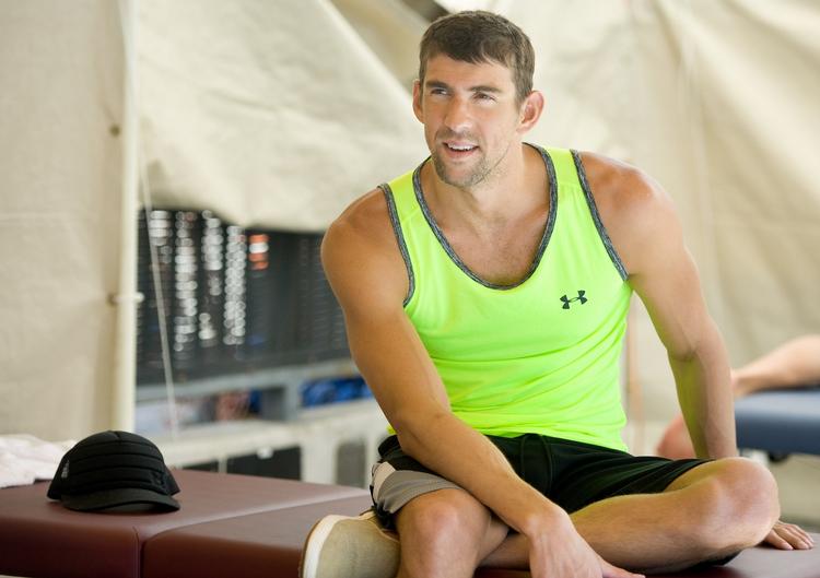 comeback. Michael Phelps hviler ud efter en træningsrunde forud for de amerikanske svømmemesterskaber. 