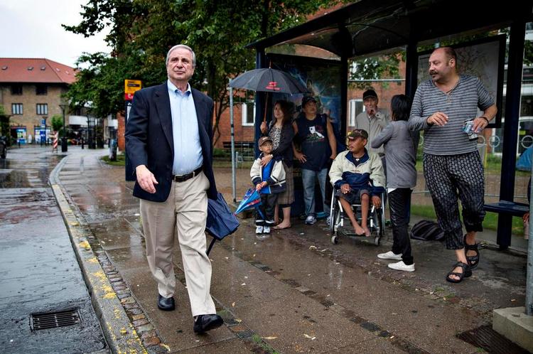 Folkelig. Ed Miliband-rådgiveren Arnie Graf er inviteret til Danmark af Cevea for at dele erfaringer fra over 50 års arbejde blandt såkaldte alminde lige mennesker, som her i Sydhavnen. 
