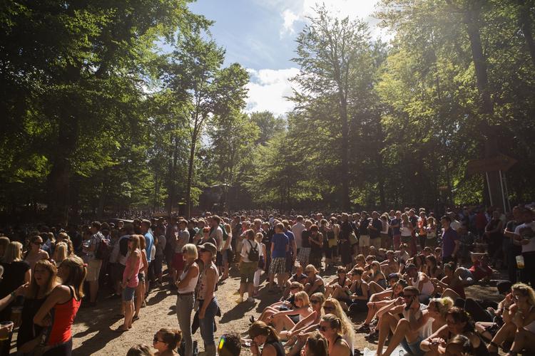 Indhegnet. Med hegnet bryder Smukfest med en gammel tradition, hvor besøgende gratis kunne snuse til festivallivet. 