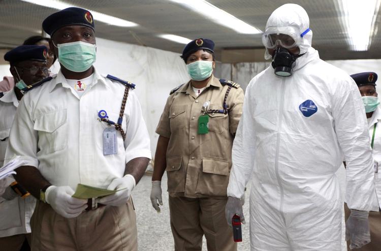 Et panel af medicinske eksperter vil i næste uge blive indkaldt for at diskutere brugen af eksperimentel behandling mod ebola. 