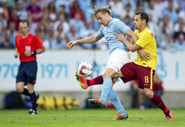 VIDERE. Efter at have tabt 4-2 på udebane spillede Malmö FF sig videre i Champions League-kvalifikationen ved at vinde 2-0 hjemme over Sparta Prag. 