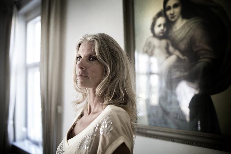 Thranholm. Det er lykkedes hende mediemæssigt at tage den katolske kirke og dens medlemmer som gidsler i egne, selvopfundne profetier og korstog, skriver Frans Josef Meyer. 