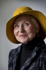 Dobbelt. Norske Herbjørg Wassmo, der blandt andet har høstet hæder for bøgerne om den egenrådige Dina, optræder både i et portrætinterview og i en samtale om om kærlighedens væsen. 