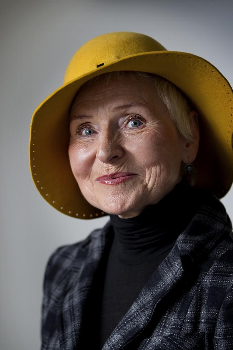 Dobbelt. Norske Herbjørg Wassmo, der blandt andet har høstet hæder for bøgerne om den egenrådige Dina, optræder både i et portrætinterview og i en samtale om om kærlighedens væsen. 