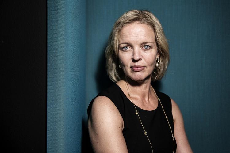 spåkone. »Der er er et par ting, der ligesom tyder på, at 2015 i hvert fald ikke bliver nemmere end 2014«, siger TDC's finansdirektør, Pernille Erenbjerg. 