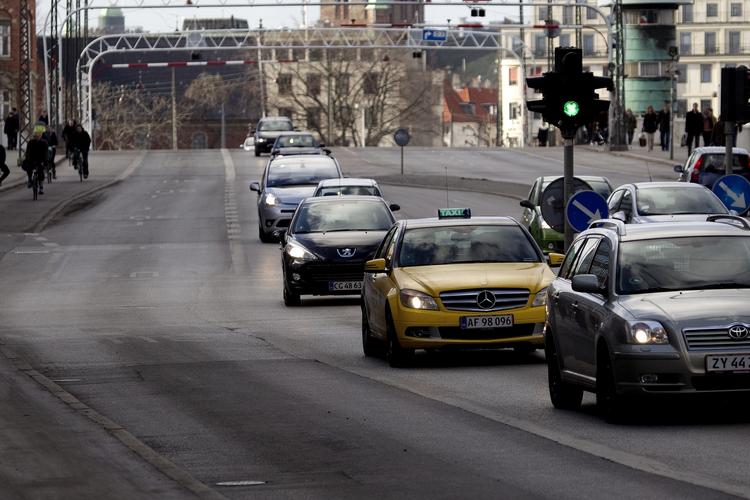 AMAR-ØBRO-TAXI har mødt massiv modstand i Aarhus, hvor chaufførerne ikke tør køre for dem. 