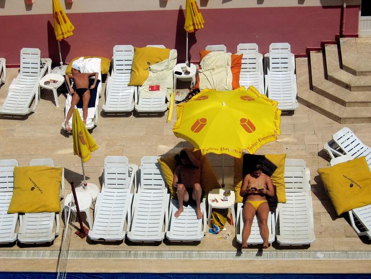 skilsmisse. Familieferien er for nogle så stor en prøvelse, at de begynder at undersøge muligheden for at blive skilt allerede, mens de er på ferien. 