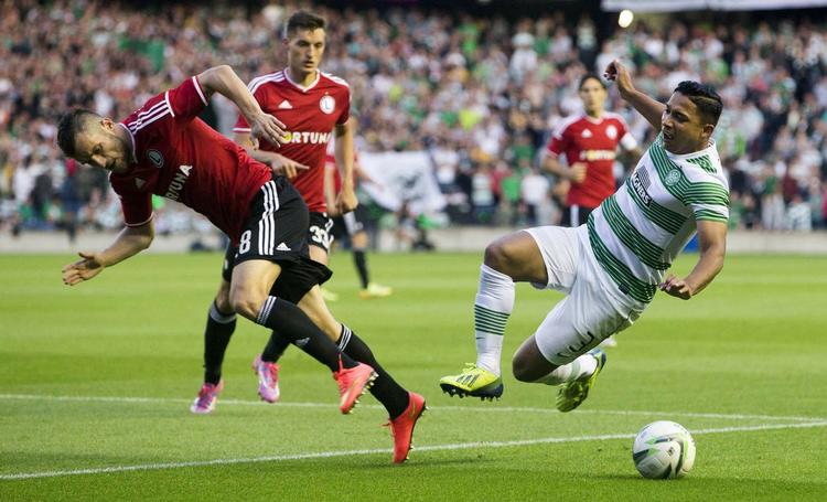 ulovligheder. En polsk sejr samlet på 6-1 mod  Celtic bliver forvandlet til 4-4, hvilket sender skotterne videre på reglen om udebanemål i kampen om Champions Leagues gruppespil. 