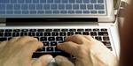 SORTERING. Google vil nu gøre endnu mere for at højne sikkerheden på nettet. Søgegiganten vil nedprioritere usikre websites i de viste søgeresultater. (Foto: AP Photo/Damian Dovarganes) 