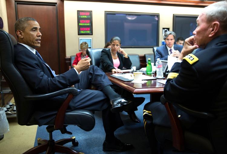 møde. Obama samlede i går sine sikkerhedsrådgivere i det såkaldte 'Situation Room' i Det Hvide Hus for at drøfte situationen i Irak og den amerikanske reaktion på IS' fremgang i Irak. 
