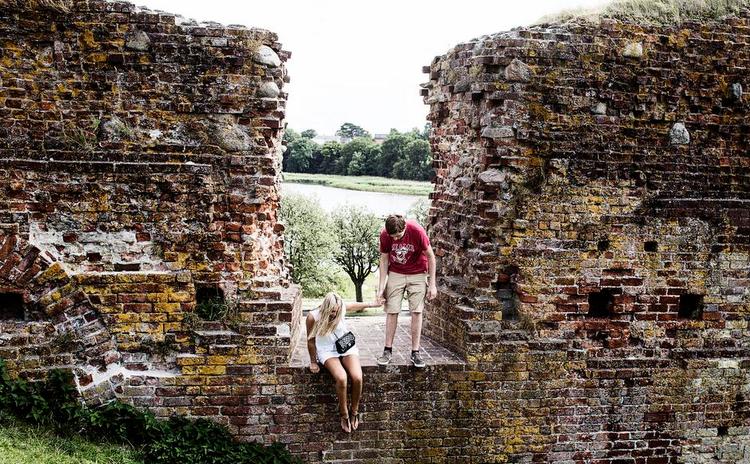 Gennemført. Ud over Gåsetårnet er der kun småbidder af 1100-talsborgen Vordingborg tilbage at se. Men ved hjælp af iPads og fysiske aktiviteter åbner Danmarks Borgcenter en gennemført museumsoplevelse op for publikum. 