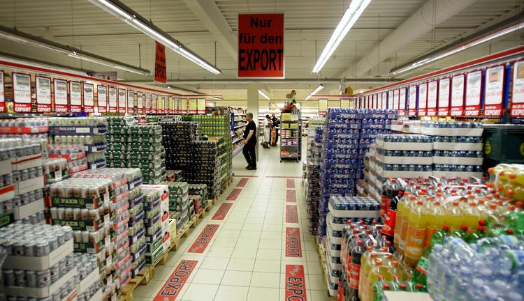 Grænsehandel. En indskærpelse af gældende lovgivning rammer grænsehandlende sofashoppere. 