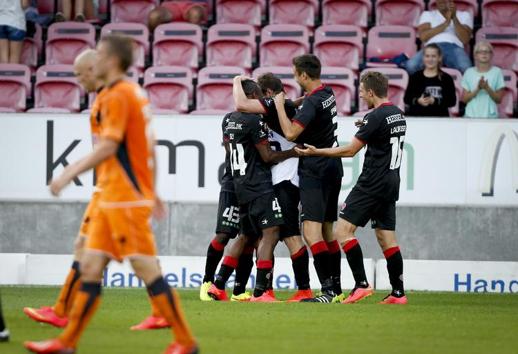 100. Efter at have scoret sit mål nummer 100 i Superligaen, afslørede Morten 'Duncan' Rasmussen en tshirt, der er i strid med Fifa's regler. 
