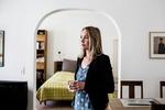 Soldaten. Louise Riisgaard sammenligner tilværelsen som pårørende med at være udsendt i krig. Man ved aldrig, hvad der rammer, og hvornår man skal kæmpe for livet. Samtidig fatter ingen udenforstående, hvad det er man går igennem. 