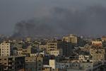 Krig. Israel har gennemført nye angreb i Gaza, hvor Hamas omvendt også affyrer raketter mod Israel. 