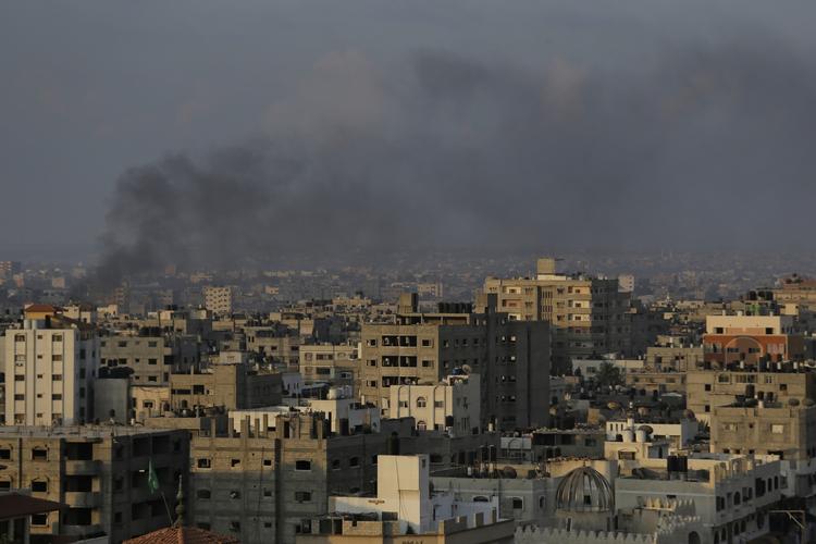 Krig. Israel har gennemført nye angreb i Gaza, hvor Hamas omvendt også affyrer raketter mod Israel. 